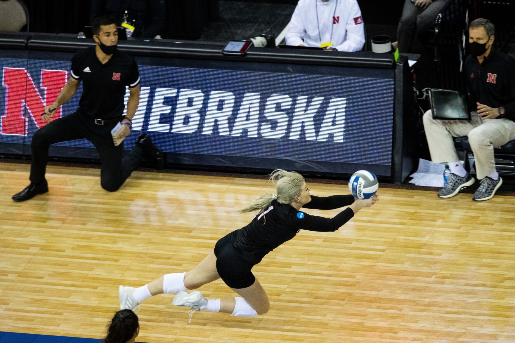 042021-owh-spo-nuvolley-ar27